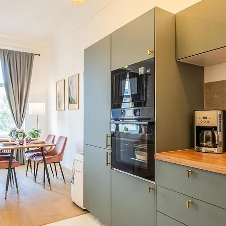 Park View Deluxe Apartment *